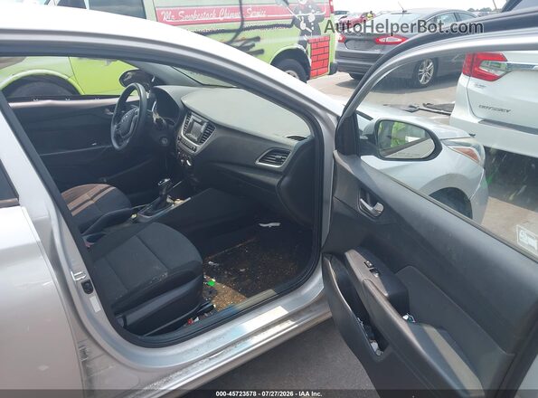 3KPC24A31JE014053 2018 HYUNDAI ACCENT Silver Вид салону спереду