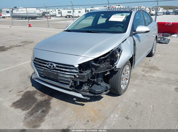 3KPC24A31JE025683 2018 HYUNDAI ACCENT Silver Դիմացի տեսք
