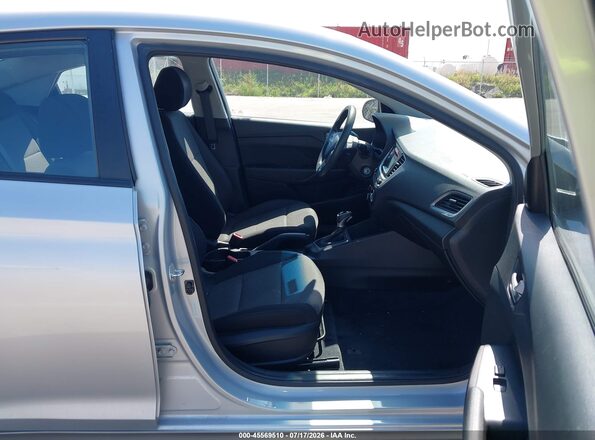 3KPC24A31JE025683 2018 HYUNDAI ACCENT Silver Սալոնի դիմացի տեսք
