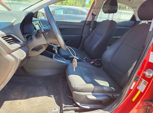 3KPC24A32JE005670 2018 HYUNDAI ACCENT Красный Вид салона спереди