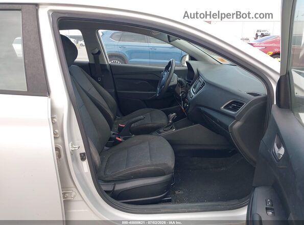 3KPC24A33JE012238 2018 HYUNDAI ACCENT Silver Front interior view