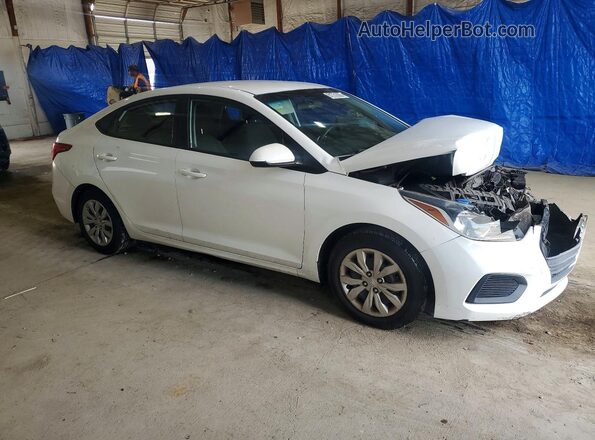 3KPC24A34JE010594 2018 HYUNDAI ACCENT White Front right