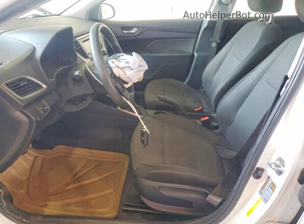 3KPC24A34JE010594 2018 HYUNDAI ACCENT White Front interior view