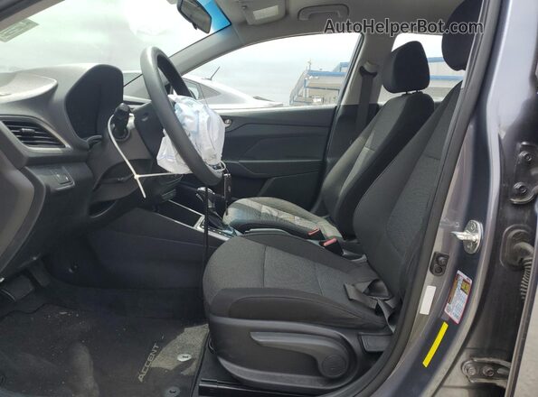3KPC24A34JE021580 2018 HYUNDAI ACCENT Gray Front interior view