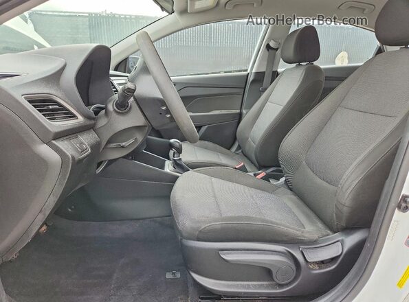 3KPC24A34KE077018 2019 HYUNDAI ACCENT Белый Вид салона спереди
