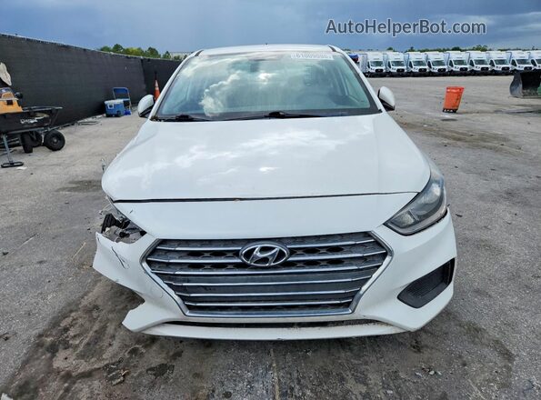 3KPC24A34KE077018 2019 HYUNDAI ACCENT Белый Вид спереди