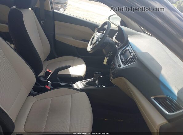 3KPC24A36JE013058 2018 HYUNDAI ACCENT Black Widok wnętrza z przodu