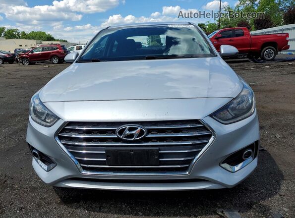 3KPC24A36KE073553 2019 HYUNDAI ACCENT Серебряный Вид спереди