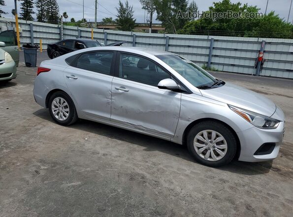 3KPC24A38JE008685 2018 HYUNDAI ACCENT Silver Przód prawy