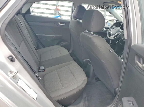 3KPC24A38JE008685 2018 HYUNDAI ACCENT Silver Widok tylnych siedzeń
