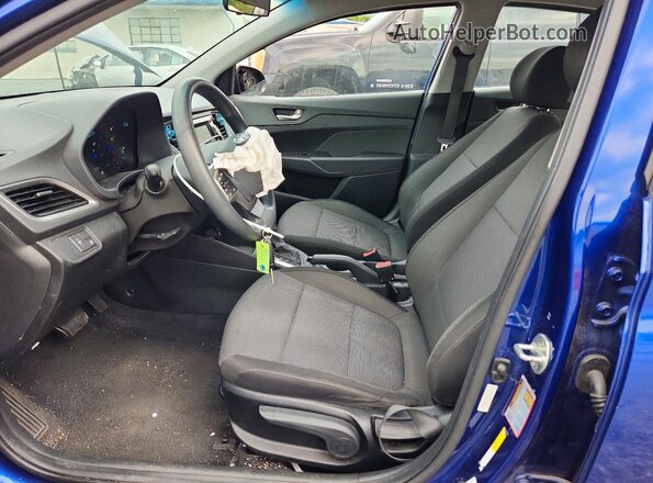 3KPC24A38JE013899 2018 HYUNDAI ACCENT Blue Vista interior delantera