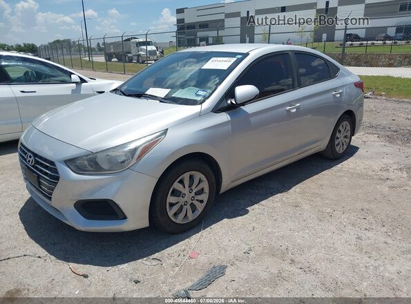 3KPC24A3XKE050275 2019 HYUNDAI ACCENT Silver Vista tres cuartos delantera izquierda