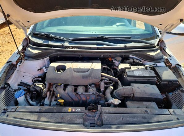 3KPC24A3XKE058196 2019 HYUNDAI ACCENT White Rear interior view