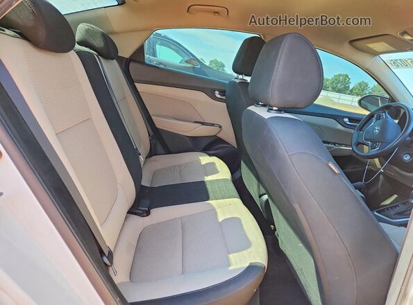 3KPC24A3XKE058196 2019 HYUNDAI ACCENT White Rear seats view