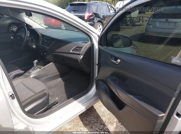 3KPC24A60ME130472 2021 HYUNDAI ACCENT Silver Widok wnętrza z przodu