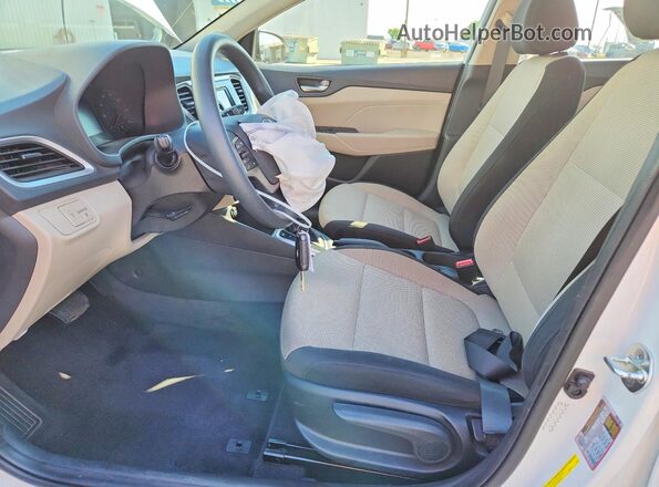 3KPC24A61ME152982 2021 HYUNDAI ACCENT Белый Вид салона спереди