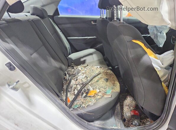 3KPC24A64ME138459 2021 HYUNDAI ACCENT White Widok tylnych siedzeń