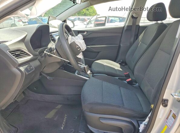 3KPC24A65ME151298 2021 HYUNDAI ACCENT Серебряный Вид салона спереди