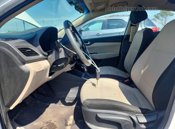3KPC24A66LE113948 2020 HYUNDAI ACCENT White Front interior view