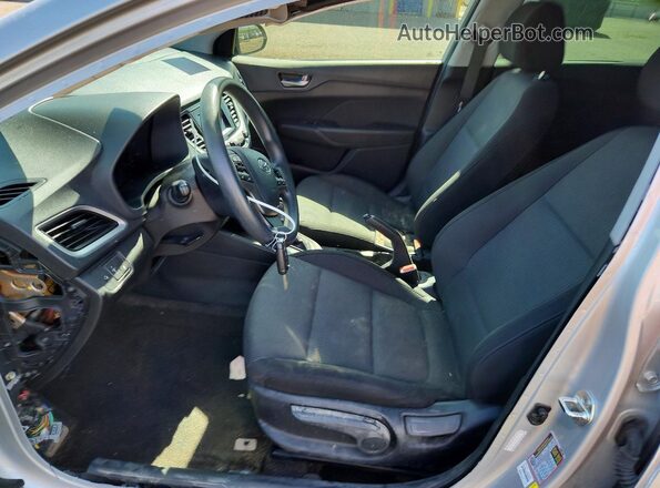 3KPC24A66ME131769 2021 HYUNDAI ACCENT Silver Սալոնի դիմացի տեսք
