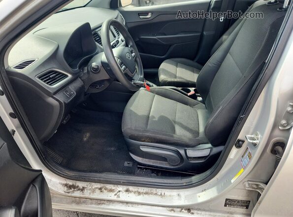 3KPC24A67LE104708 2020 HYUNDAI ACCENT Silver Front interior view