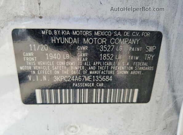 3KPC24A67ME135684 2021 HYUNDAI ACCENT White Widok naklejki z numerem VIN
