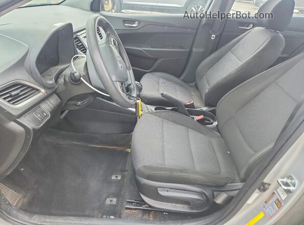 3KPC24A68LE113336 2020 HYUNDAI ACCENT Серебряный Вид салона спереди