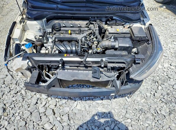 3KPC24A68NE176505 2022 HYUNDAI ACCENT White Вид задньої частини салону
