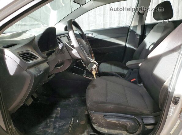 3KPC24A6XLE100863 2020 HYUNDAI ACCENT Серебряный Вид салона спереди