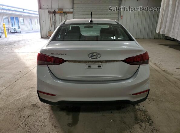 3KPC24A6XLE100863 2020 HYUNDAI ACCENT Серебряный Вид сзади