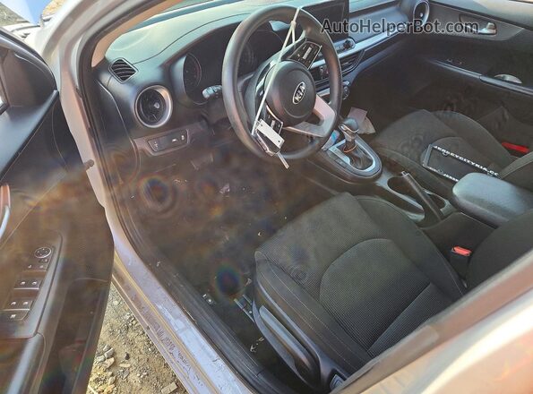 3KPF24AD0KE104804 2019 KIA FORTE Silver Dashboard view