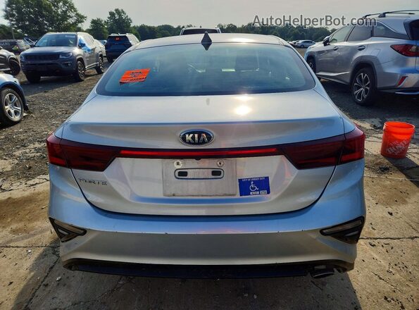 3KPF24AD0KE104804 2019 KIA FORTE Silver Rear view