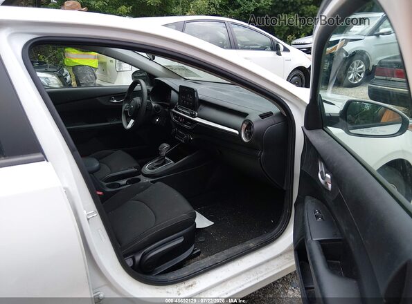 3KPF24AD0KE131839 2019 KIA FORTE White წინა სალონის ხედი