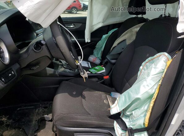 3KPF24AD0ME267441 2021 KIA FORTE Silver Вид салону спереду