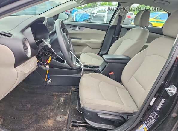 3KPF24AD0ME288533 2021 KIA FORTE Black Widok wnętrza z przodu