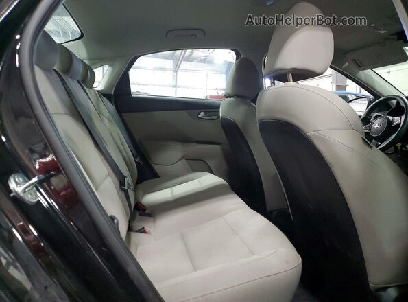 3KPF24AD0ME288533 2021 KIA FORTE Black Widok tylnych siedzeń