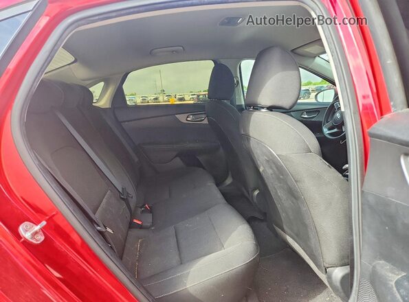3KPF24AD0ME296339 2021 KIA FORTE Red Rear seats view