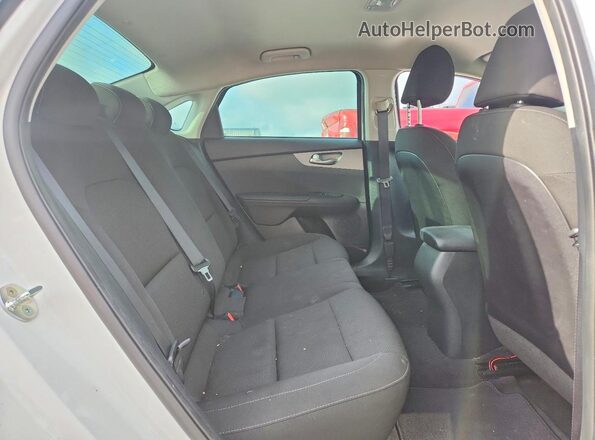 3KPF24AD0ME300907 2021 KIA FORTE White Вид задніх сидінь