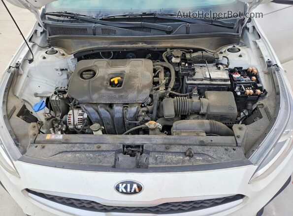 3KPF24AD0ME300907 2021 KIA FORTE White Вид задньої частини салону