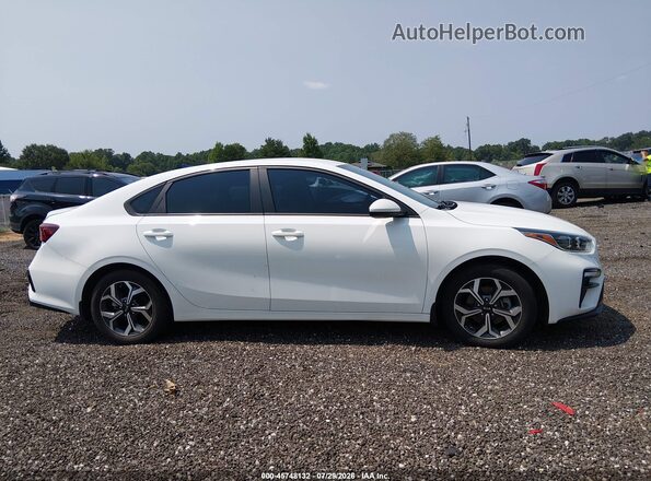 3KPF24AD0ME383027 2021 KIA FORTE White Vista interior trasera