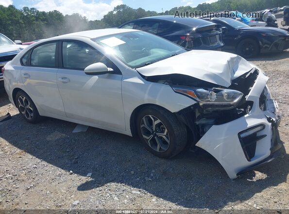 3KPF24AD0ME388843 2021 KIA FORTE White Вид задньої частини салону