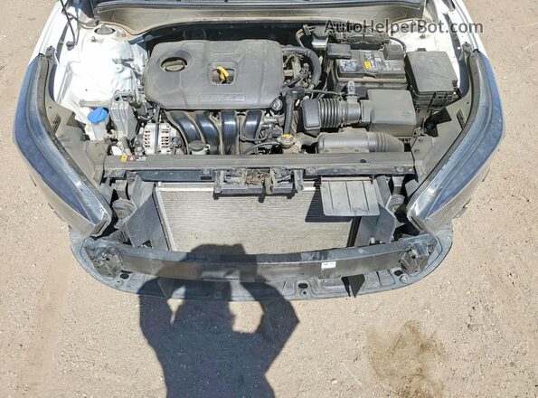 3KPF24AD0NE427819 2022 KIA FORTE Белый Вид задней части салона