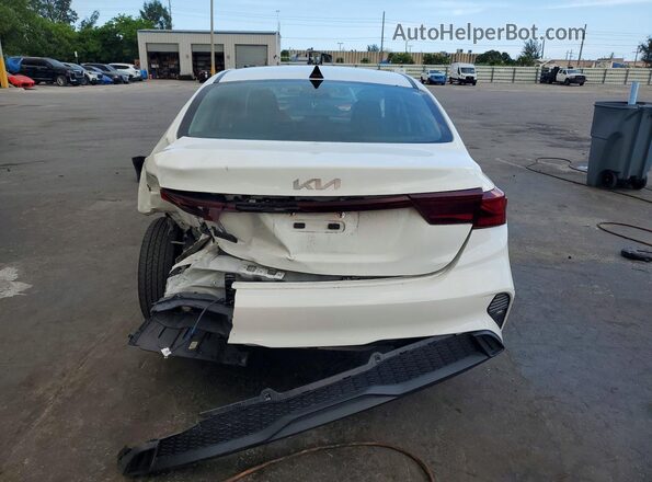 3KPF24AD0NE430199 2022 KIA FORTE White Вид ззаду