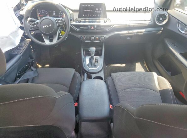 3KPF24AD0NE448802 2022 KIA FORTE Gray Widok deski rozdzielczej