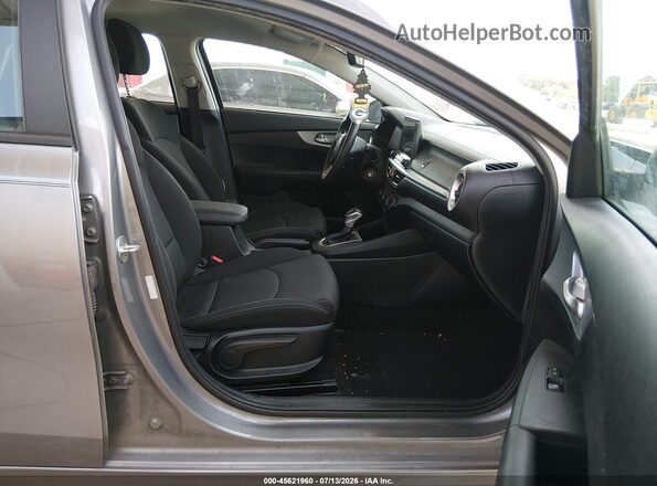 3KPF24AD0PE559935 2023 KIA FORTE Gray Вид салону спереду