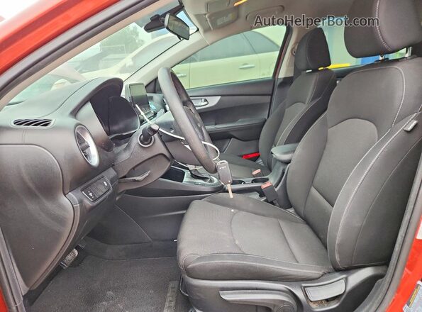 3KPF24AD0PE580977 2023 KIA FORTE Оранжевый Вид салона спереди
