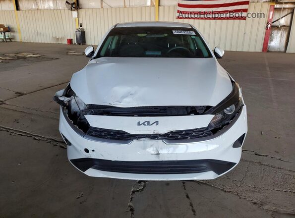 3KPF24AD0PE643026 2023 KIA FORTE Белый Вид спереди