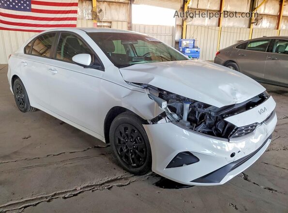 3KPF24AD0PE643026 2023 KIA FORTE Белый Передняя правая четверть