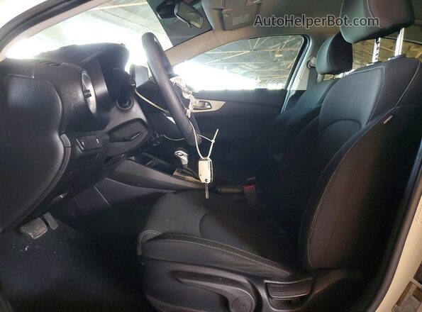 3KPF24AD0PE643026 2023 KIA FORTE Белый Вид салона спереди