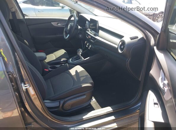 3KPF24AD0PE670551 2023 KIA FORTE Gray Vista interior delantera